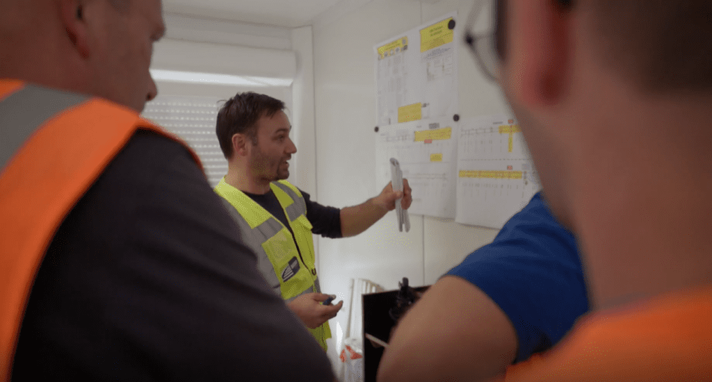 college ATR Group legt spoorweginfra project uit